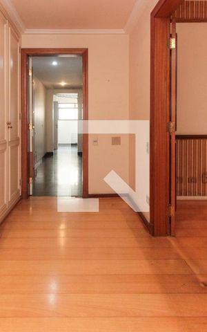 Apartamento à venda com 390m², 4 quartos e 5 vagas Apartamento à venda com 390m², 4 quartos e 5 vagasCorredor
