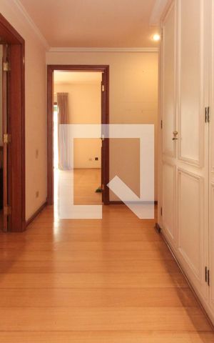Apartamento à venda com 390m², 4 quartos e 5 vagas Apartamento à venda com 390m², 4 quartos e 5 vagasCorredor
