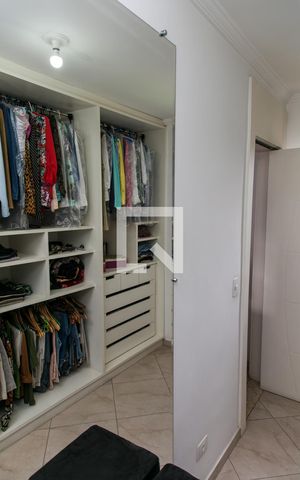 Casa à venda com 180m², 3 quartos e 2 vagas Casa à venda com 180m², 3 quartos e 2 vagasCloset da Suíte 1