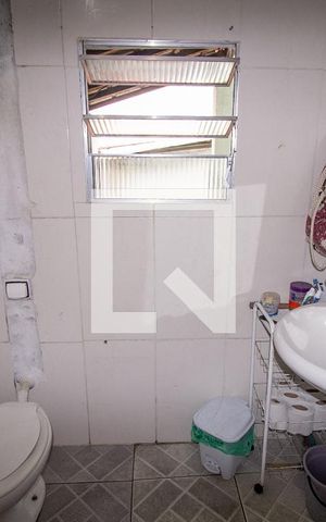Casa à venda com 250m², 2 quartos e 1 vagaBanheiro