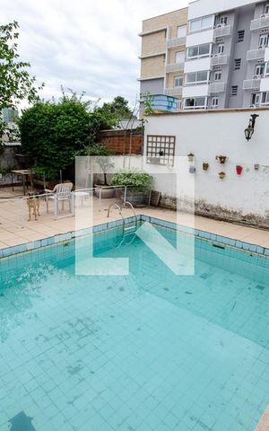 Casa à venda com 248m², 4 quartos e 4 vagas Casa à venda com 248m², 4 quartos e 4 vagasPiscina