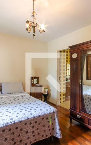 Casa à venda com 248m², 4 quartos e 4 vagas Casa à venda com 248m², 4 quartos e 4 vagasQuarto 4 - Suíte