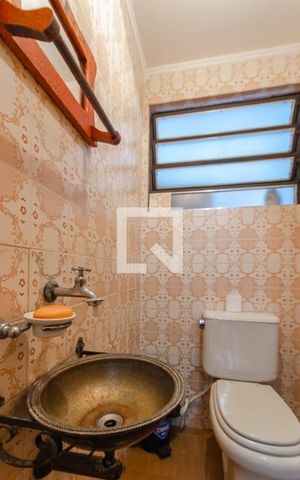 Casa à venda com 248m², 4 quartos e 4 vagas Casa à venda com 248m², 4 quartos e 4 vagasLavabo