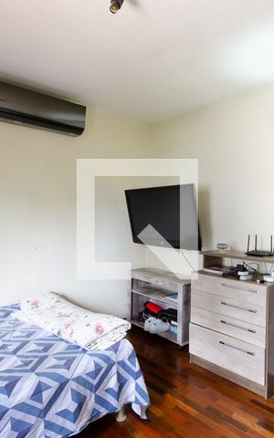 Casa à venda com 248m², 4 quartos e 4 vagas Casa à venda com 248m², 4 quartos e 4 vagasQuarto 1