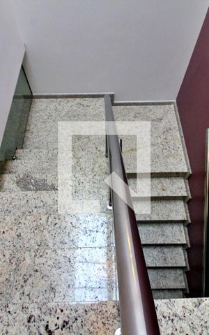 Casa à venda com 400m², 4 quartos e 4 vagasEscada