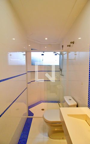 Casa à venda com 400m², 4 quartos e 4 vagasBanheiro 1