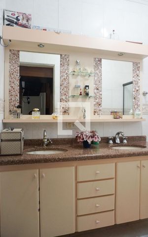 Casa à venda com 306m², 3 quartos e 5 vagasBanheiro da Suíte