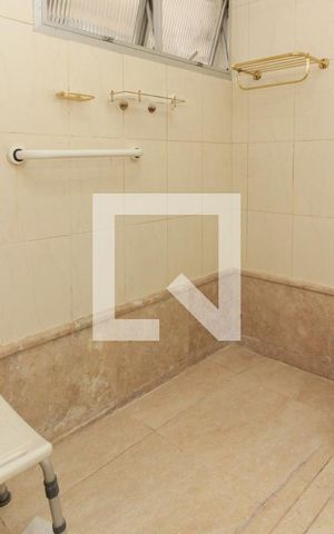 Apartamento à venda com 193m², 4 quartos e 2 vagas Apartamento à venda com 193m², 4 quartos e 2 vagasBanheiro da Suíte