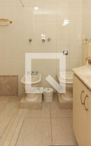 Apartamento à venda com 193m², 4 quartos e 2 vagas Apartamento à venda com 193m², 4 quartos e 2 vagasBanheiro da Suíte