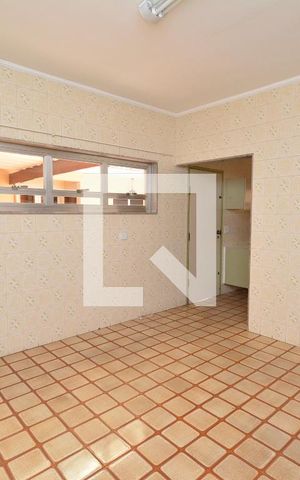 Casa à venda com 291m², 4 quartos e 4 vagas Casa à venda com 291m², 4 quartos e 4 vagasCozinha