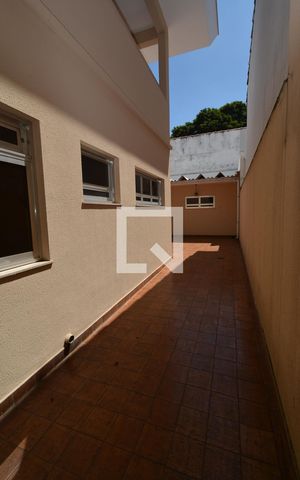 Casa à venda com 291m², 4 quartos e 4 vagas Casa à venda com 291m², 4 quartos e 4 vagasQuintal