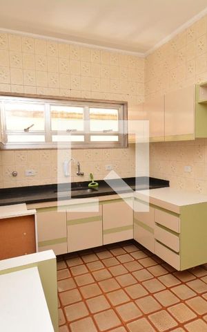 Casa à venda com 291m², 4 quartos e 4 vagas Casa à venda com 291m², 4 quartos e 4 vagasCozinha
