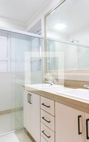 Apartamento para alugar com 206m², 4 quartos e 4 vagasBanheiro da Suíte 1