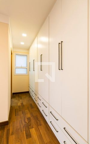 Apartamento para alugar com 206m², 4 quartos e 4 vagasSuíte 1 - Armários