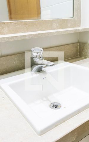 Apartamento para alugar com 206m², 4 quartos e 4 vagasBanheiro da Suíte 2 - Pia