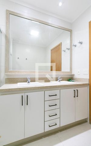 Apartamento para alugar com 206m², 4 quartos e 4 vagasBanheiro da Suíte 1