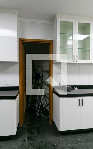 Apartamento para alugar com 206m², 4 quartos e 4 vagasCozinha - Armários