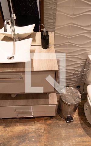 Casa à venda com 180m², 2 quartos e 2 vagasBanheiro Corredor