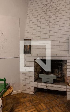 Casa à venda com 200m², 5 quartos e 15 vagas Casa à venda com 200m², 5 quartos e 15 vagasSala