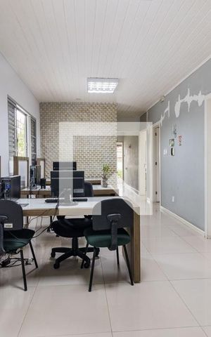 Casa à venda com 200m², 5 quartos e 15 vagas Casa à venda com 200m², 5 quartos e 15 vagasSala