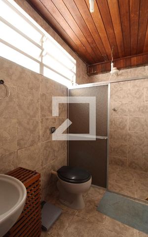 Casa à venda com 381m², 6 quartos e 6 vagasBanheiro Social - 2º Andar
