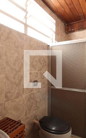 Casa à venda com 381m², 6 quartos e 6 vagasBanheiro Social - 2º Andar