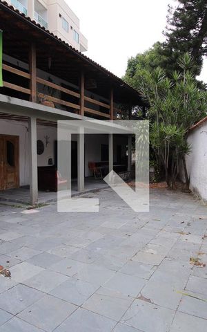 Casa à venda com 381m², 6 quartos e 6 vagasFachada