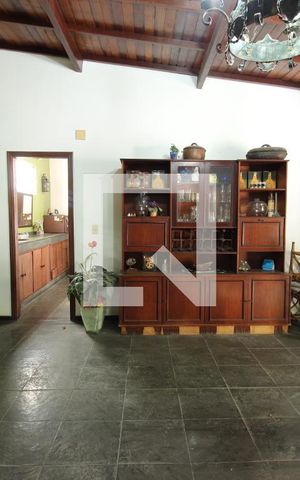 Casa à venda com 381m², 6 quartos e 6 vagasSala - 2º Andar
