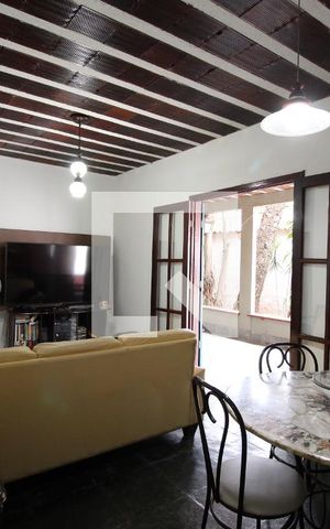 Casa à venda com 381m², 6 quartos e 6 vagasSala