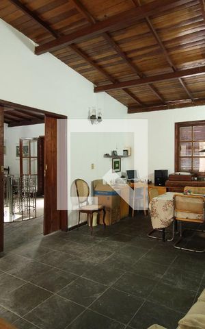 Casa à venda com 381m², 6 quartos e 6 vagasSala - 2º Andar