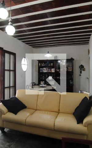 Casa à venda com 381m², 6 quartos e 6 vagasSala