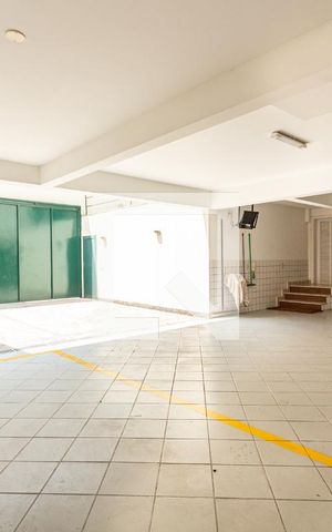 Casa à venda com 690m², 5 quartos e 9 vagas Casa à venda com 690m², 5 quartos e 9 vagasGaragem