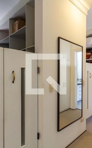 Casa à venda com 690m², 5 quartos e 9 vagas Casa à venda com 690m², 5 quartos e 9 vagasCloset/Banheiro