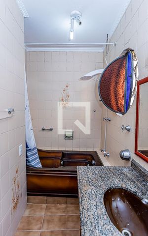 Casa para alugar com 300m², 3 quartos e 2 vagas Casa para alugar com 300m², 3 quartos e 2 vagasBanheiro Social