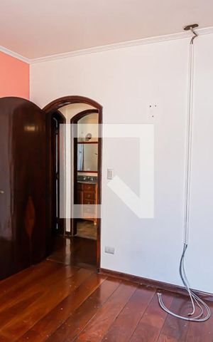 Casa para alugar com 300m², 3 quartos e 2 vagas Casa para alugar com 300m², 3 quartos e 2 vagasQuarto 2