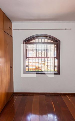 Casa para alugar com 300m², 3 quartos e 2 vagas Casa para alugar com 300m², 3 quartos e 2 vagasQuarto 1