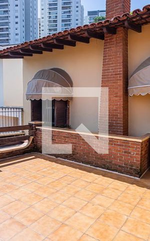 Casa para alugar com 300m², 3 quartos e 2 vagas Casa para alugar com 300m², 3 quartos e 2 vagasVaranda Quarto 2