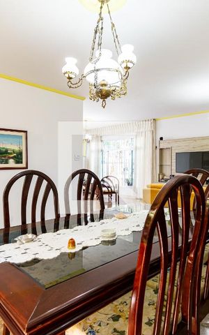Casa à venda com 171m², 3 quartos e 3 vagas Casa à venda com 171m², 3 quartos e 3 vagasSala