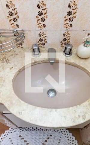 Casa à venda com 171m², 3 quartos e 3 vagas Casa à venda com 171m², 3 quartos e 3 vagasBanheiro