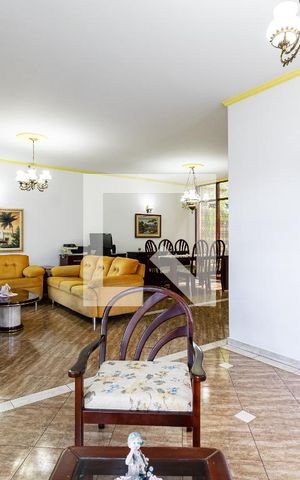Casa à venda com 171m², 3 quartos e 3 vagas Casa à venda com 171m², 3 quartos e 3 vagasSala