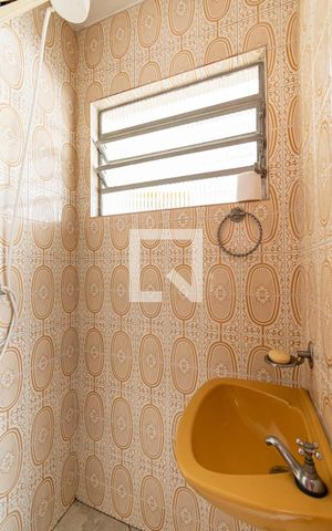 Casa à venda com 171m², 3 quartos e 3 vagas Casa à venda com 171m², 3 quartos e 3 vagasBanheiro de Serviço