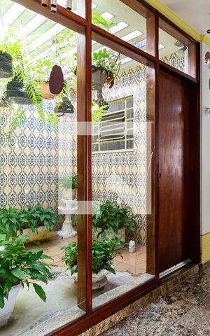 Casa à venda com 171m², 3 quartos e 3 vagas Casa à venda com 171m², 3 quartos e 3 vagasCorredor