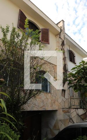 Casa à venda com 210m², 3 quartos e 4 vagasFachada