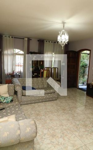 Casa à venda com 210m², 3 quartos e 4 vagasSala