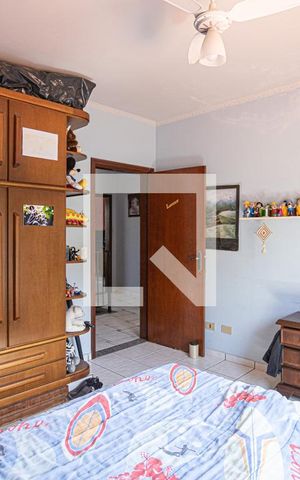 Casa à venda com 300m², 4 quartos e 6 vagas Casa à venda com 300m², 4 quartos e 6 vagasQuarto 3