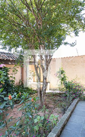 Casa à venda com 300m², 4 quartos e 6 vagas Casa à venda com 300m², 4 quartos e 6 vagasJardim