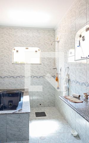 Casa à venda com 300m², 4 quartos e 6 vagas Casa à venda com 300m², 4 quartos e 6 vagasBanheiro 2