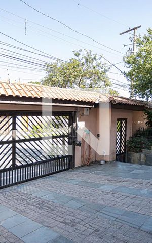 Casa à venda com 300m², 4 quartos e 6 vagas Casa à venda com 300m², 4 quartos e 6 vagasGaragem