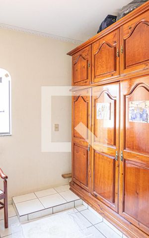 Casa à venda com 300m², 4 quartos e 6 vagas Casa à venda com 300m², 4 quartos e 6 vagasSuíte