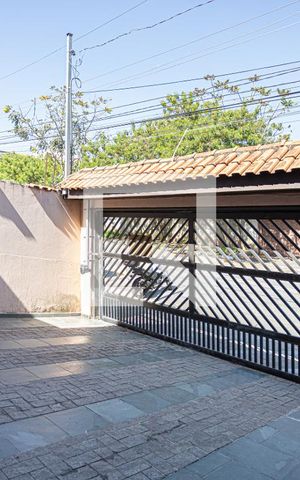 Casa à venda com 300m², 4 quartos e 6 vagas Casa à venda com 300m², 4 quartos e 6 vagasGaragem